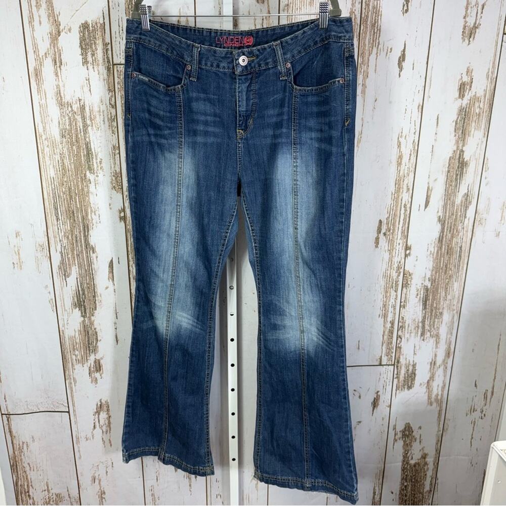 Cinch Lyndyn Women's Boot Cut Jeans - Faded Denim. Size 33. Good used condition!